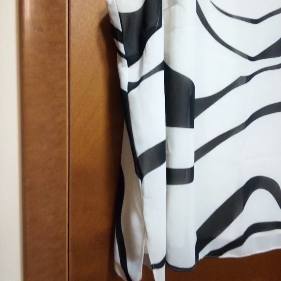 Women's Top - Picture 3 of 9